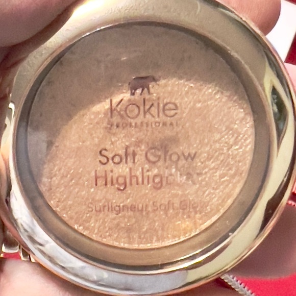 Estée Lauder Makeup & Samples Christmas red Travel Bag 2022 - Picture 5 of 16